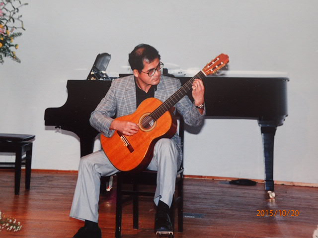 ギター演奏会で(2005)